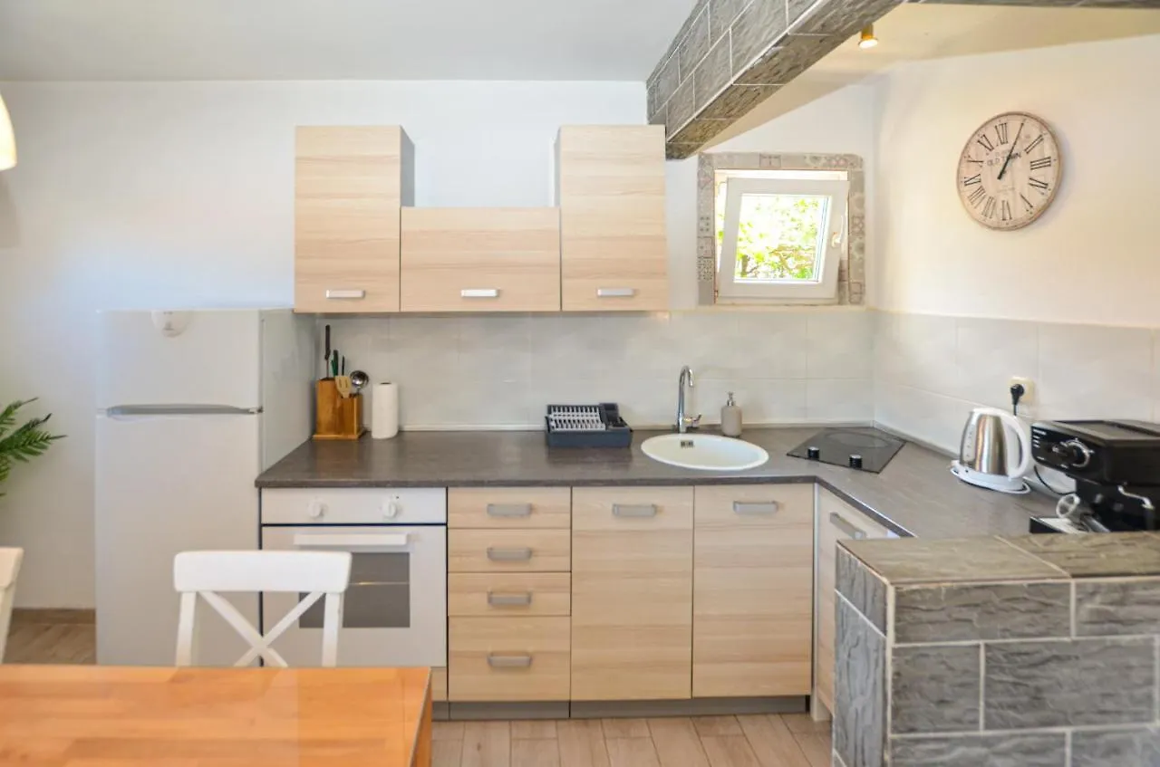 Apartments Iris Rovinj 0*,