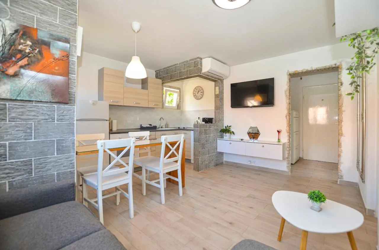 Apartments Iris Rovinj