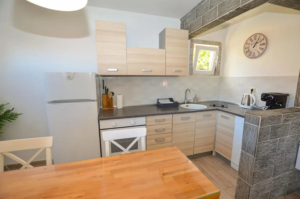 Apartments Iris Rovinj 0*,